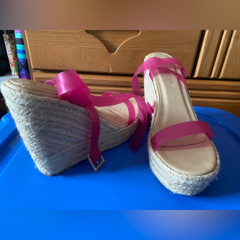Wedge heels
